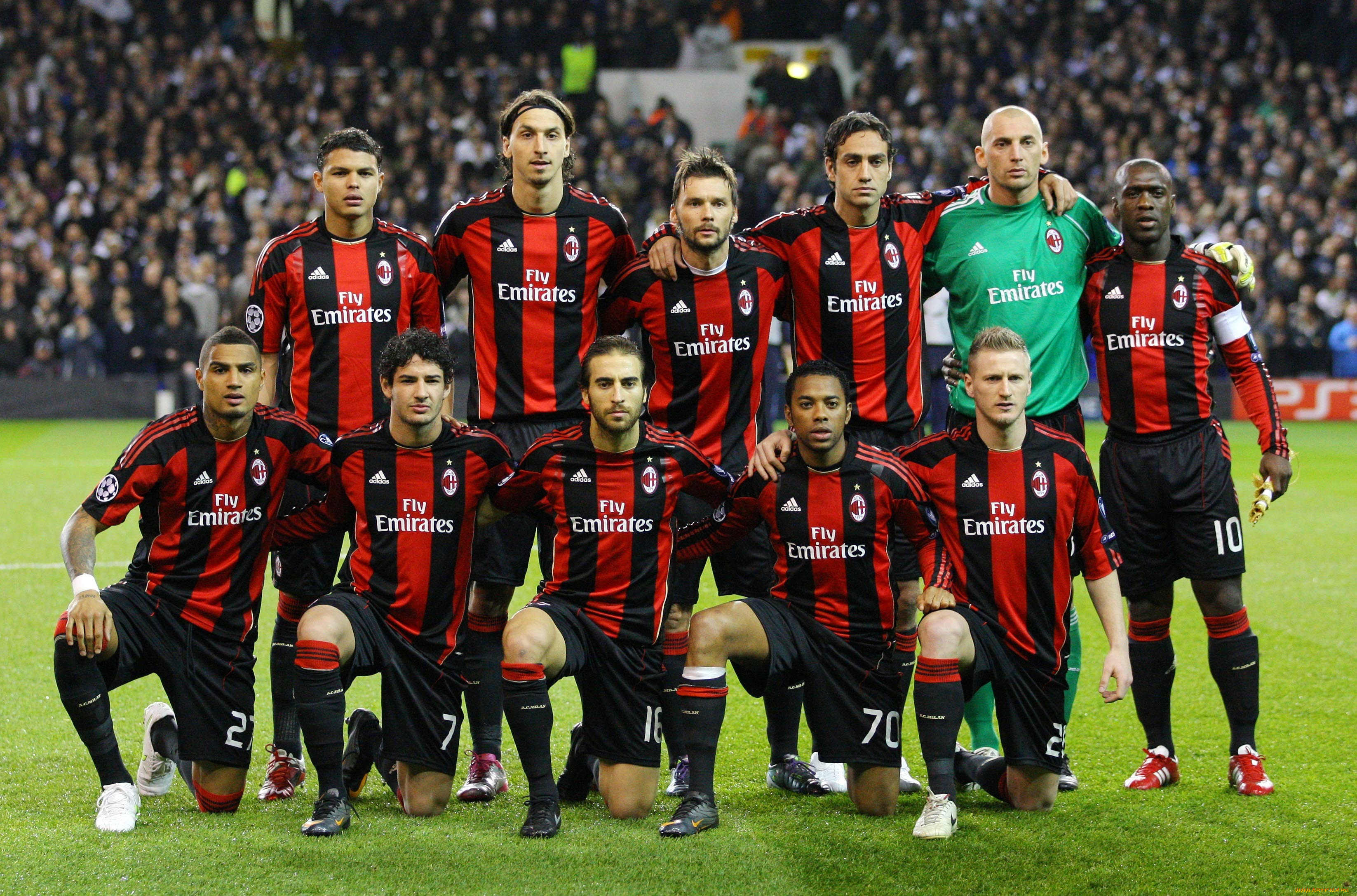 Football team. Футбольная команда Милан. Милан футбольный клуб состав. Милан команда футбольная состав. Милан состав 2021.